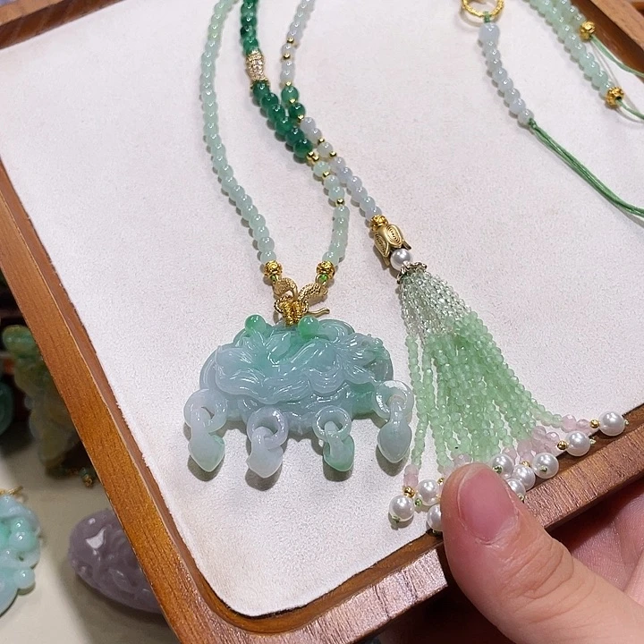翡翠未镶嵌颈饰翡翠吊坠