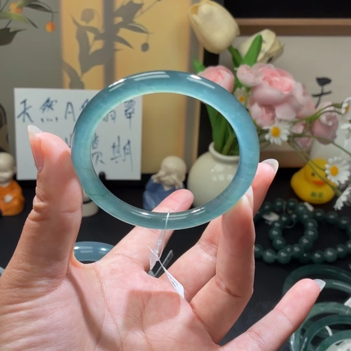 翡翠未镶嵌手镯高冰蓝