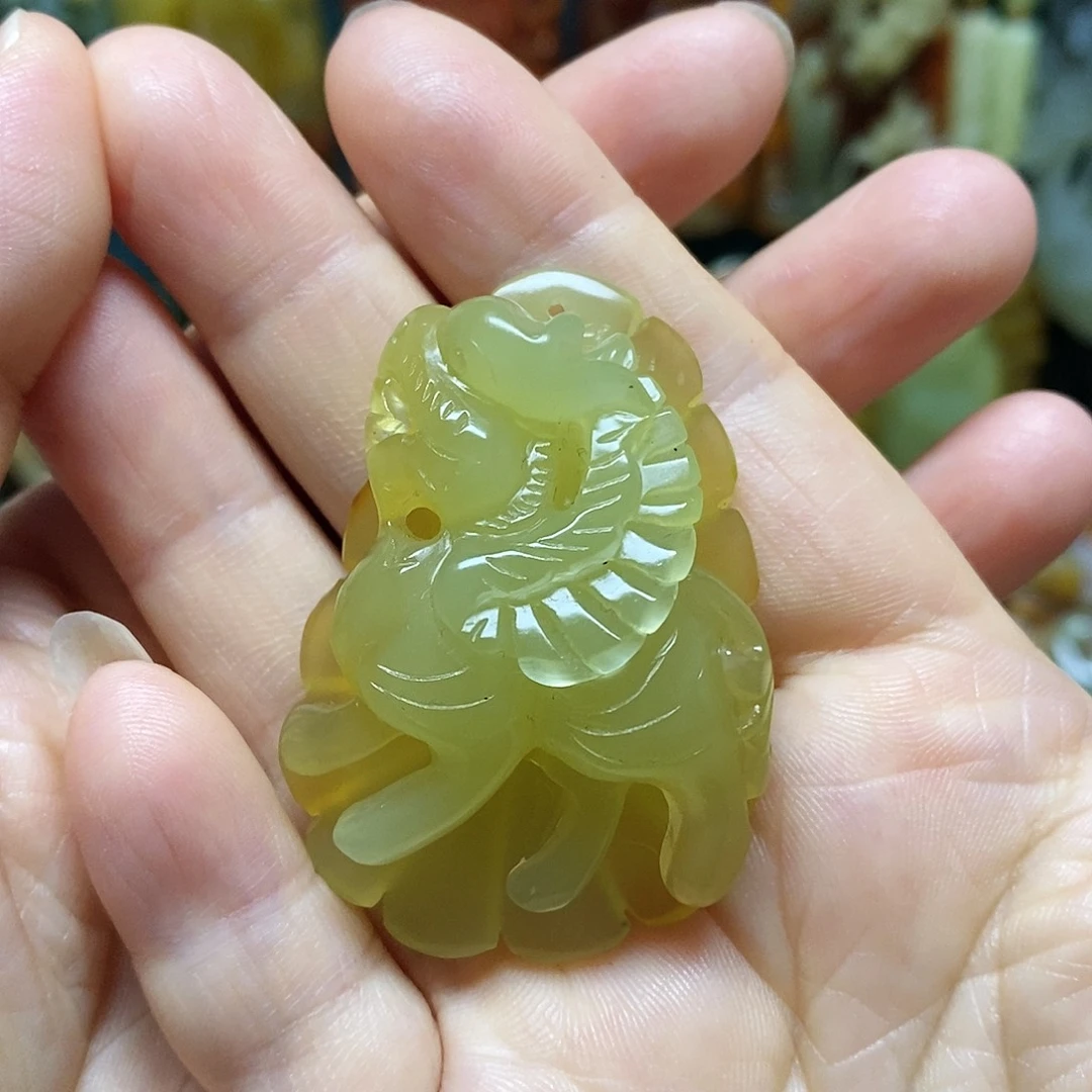 岫玉未镶嵌吊坠(赠链)