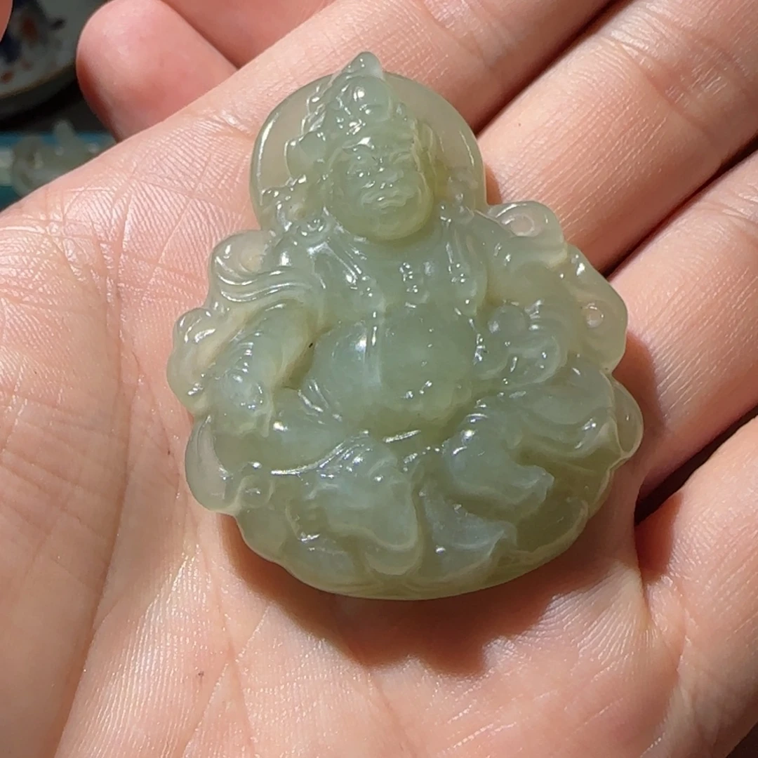 爱***子和田玉（青玉）未镶嵌颈饰