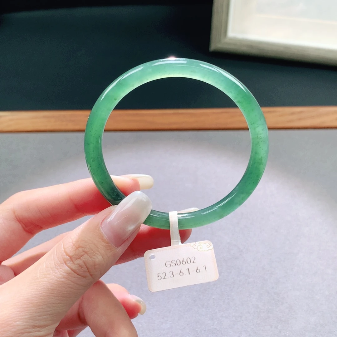 未镶嵌手镯翡翠天然