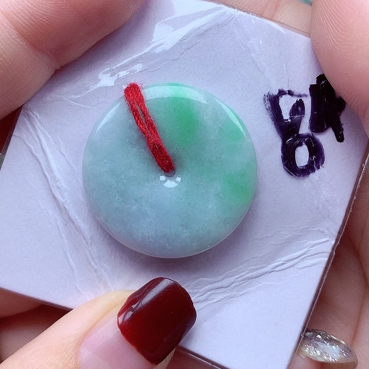 翡翠颈饰足铂镶嵌翡翠