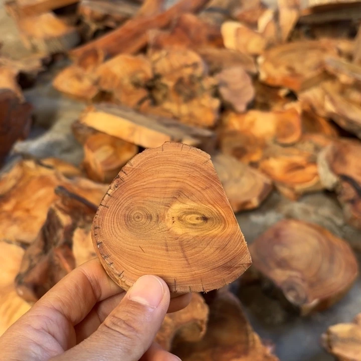 我***解柏木黑油板料一块