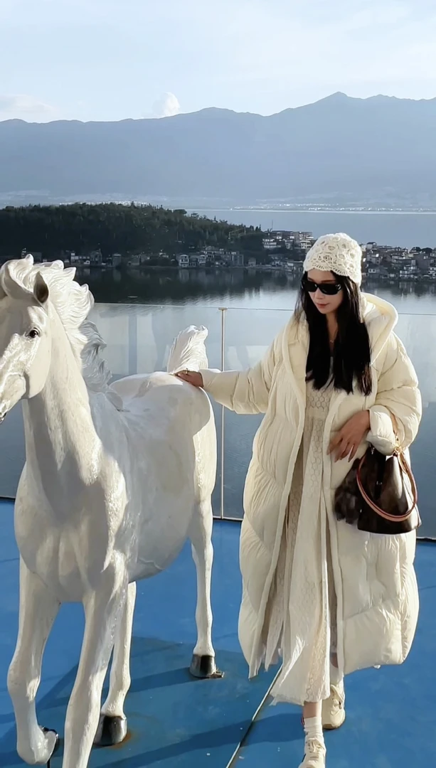 仟亿vv【霍格沃滋】羽绒服女冬季宽松加厚连帽90白鹅绒外套保暖