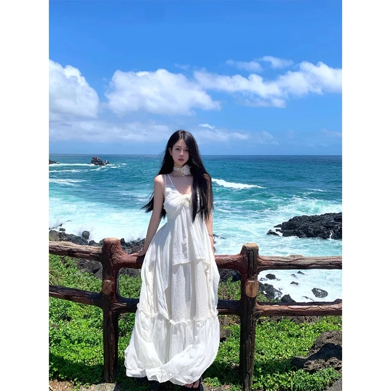 法式小众设计感V领吊带连衣裙女夏季海边度假氛围感旅游拍照长裙