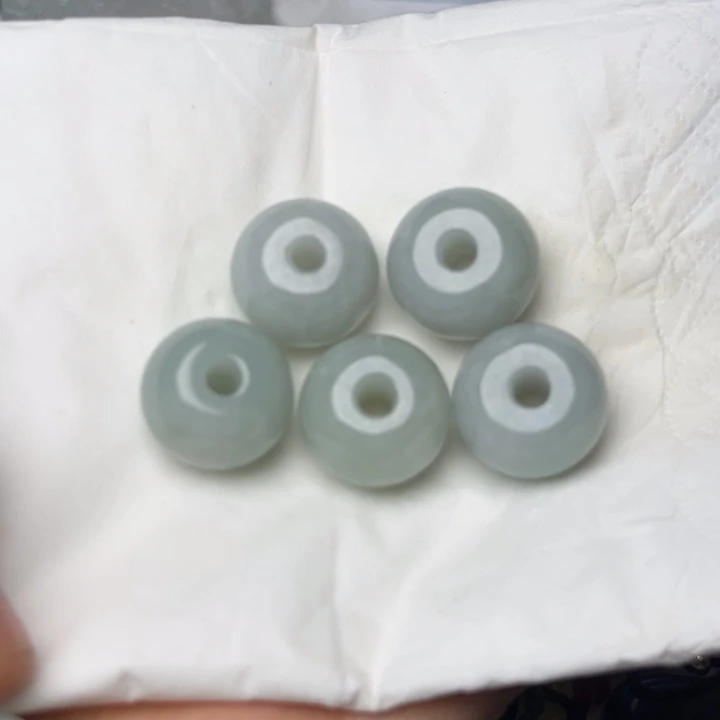 麦***叶翡翠未镶嵌颈饰挂件