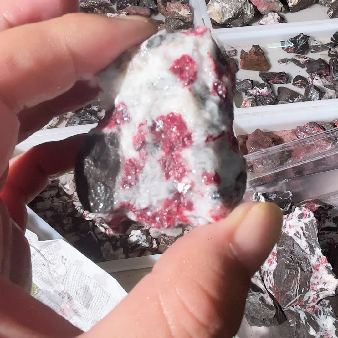 天然朱砂辰石毛料