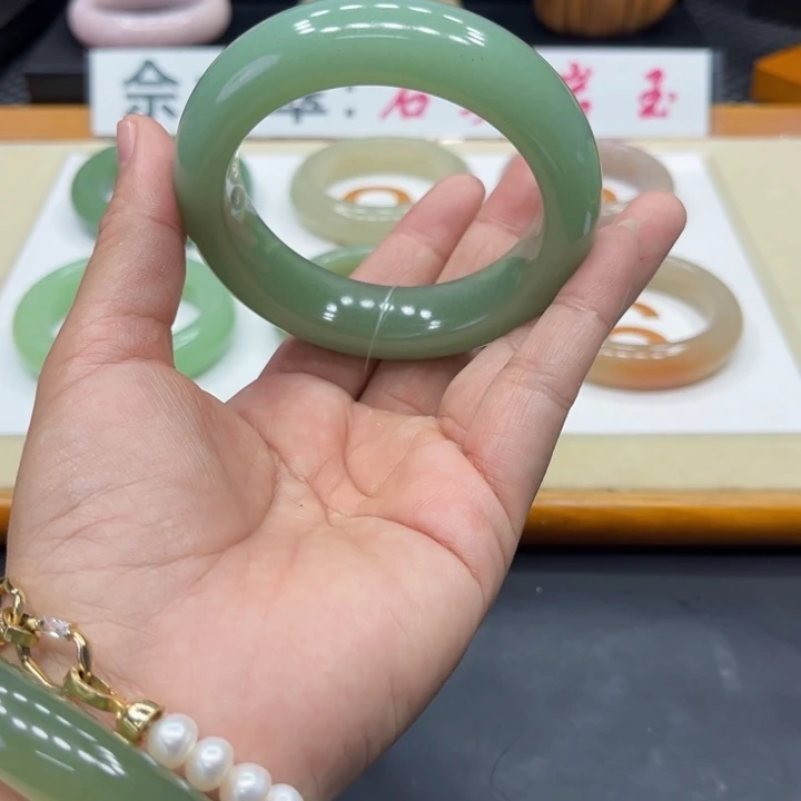 未镶嵌手镯石英质玉L*