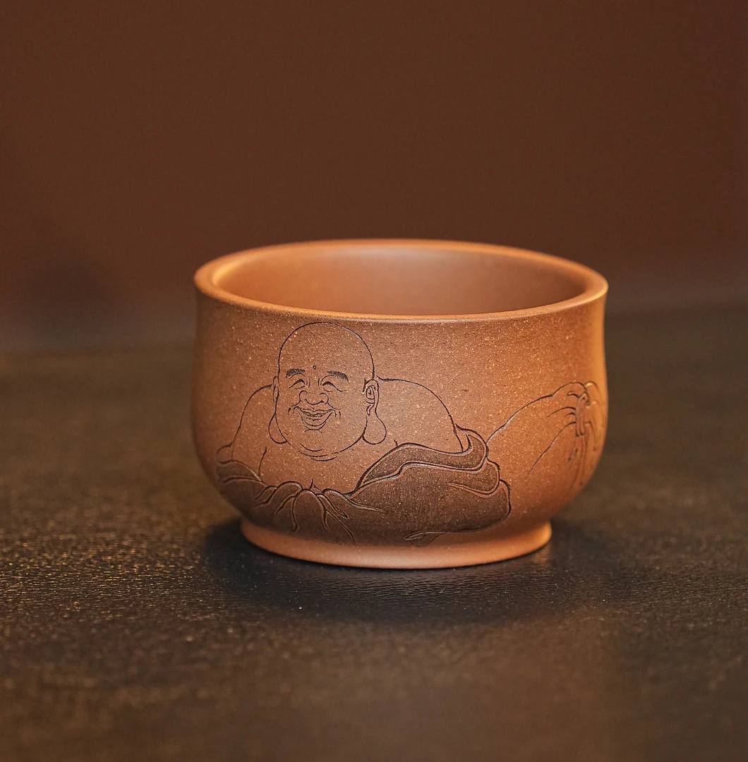 匋斋岩如 老段泥纯手工刻绘布袋弥勒九式紫砂主人杯高端品茗茶杯