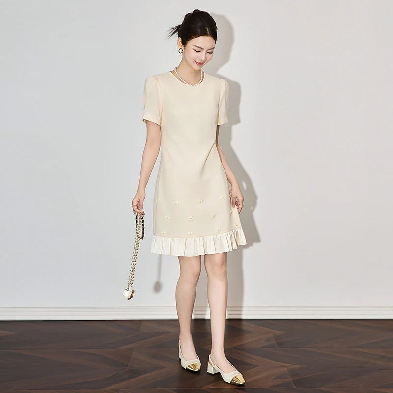 深圳南油重工钉珠花直筒裙法式高级感静奢气质白色女春新款连衣裙