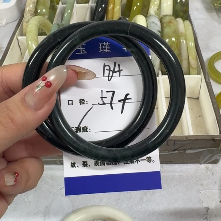 啾***山蛇纹石玉未镶嵌手镯
