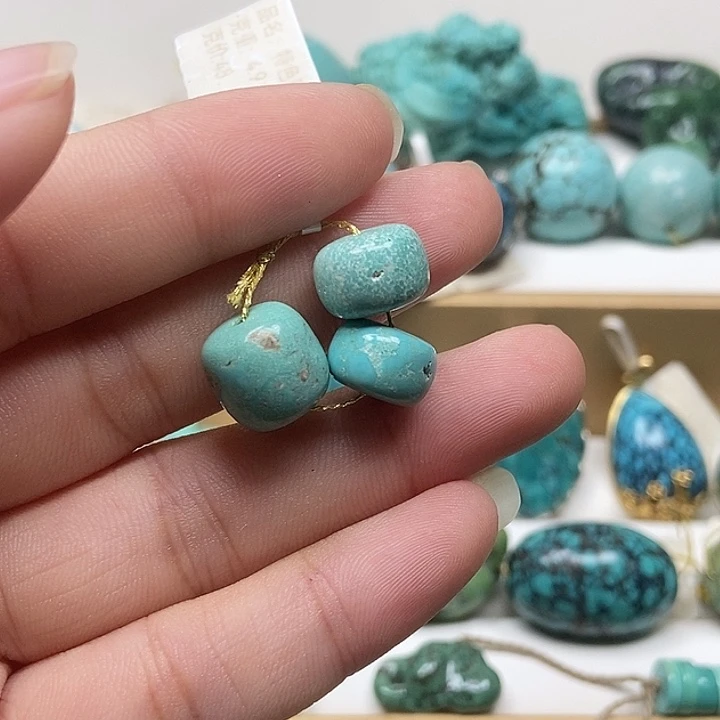 未镶嵌绿松石颈饰