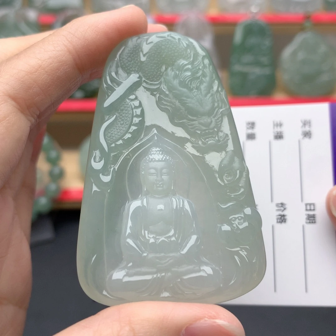 翡翠未镶嵌颈饰大日