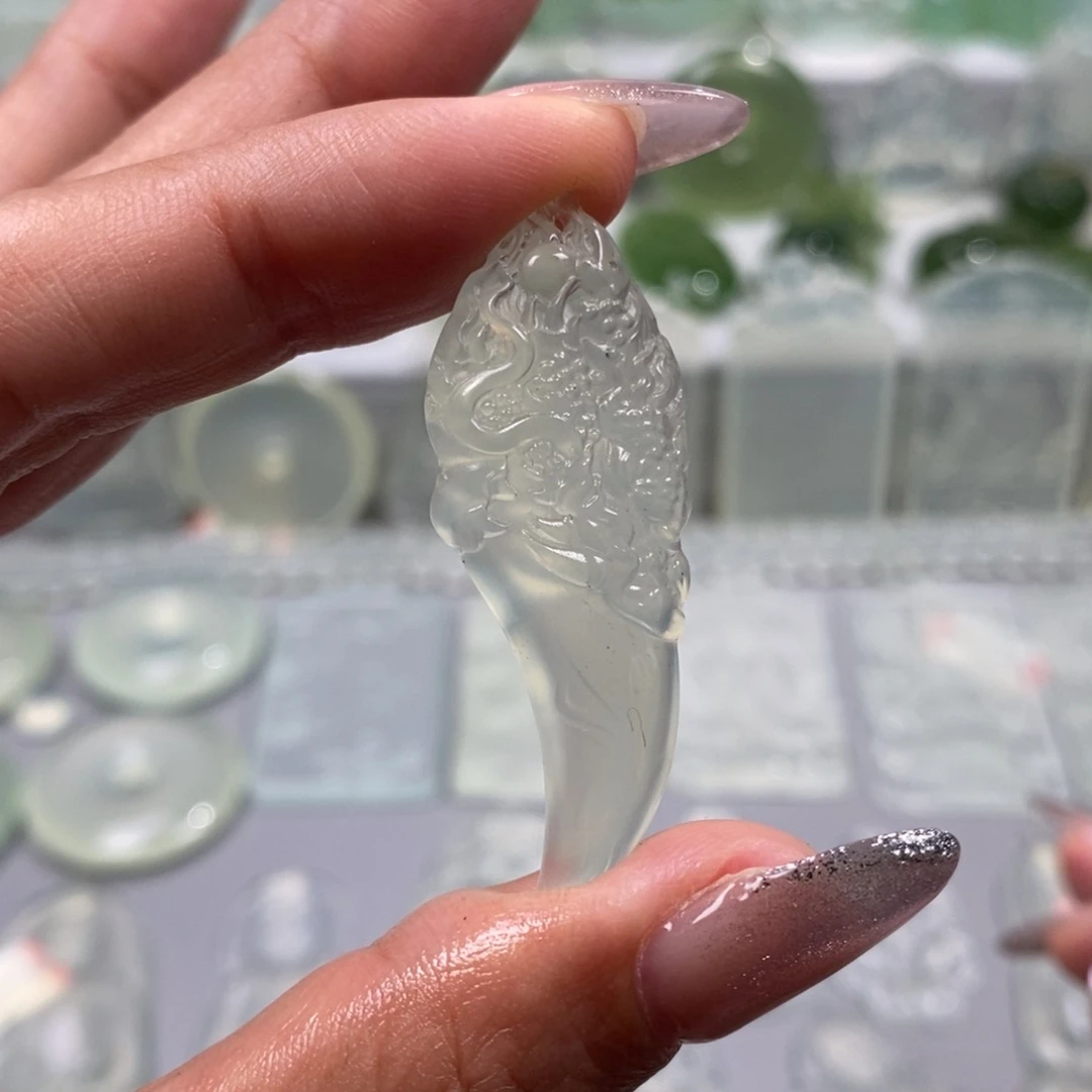 未镶嵌蛇纹石玉颈饰