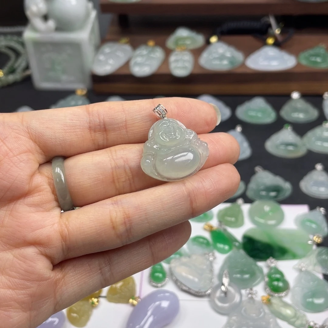 翡翠未镶嵌颈饰佛公