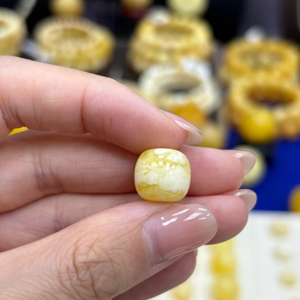 11.9*11.1mm · 15-小妖珠宝天然原矿琥珀蜜蜡