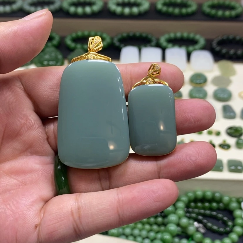 【闪购商品】颈饰18K金镶嵌和田玉（碧玉）莎*也