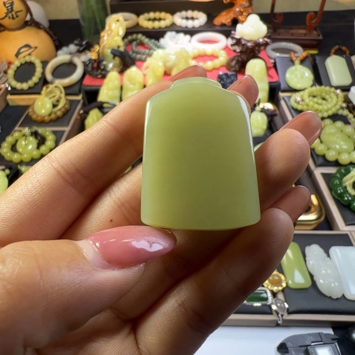 和田玉（黄玉）未镶嵌颈饰