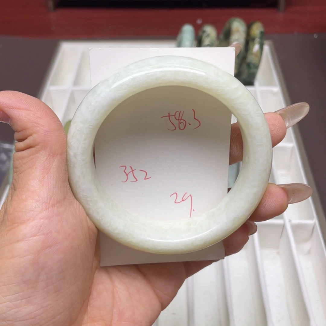蛇纹石玉未镶嵌手镯微**生