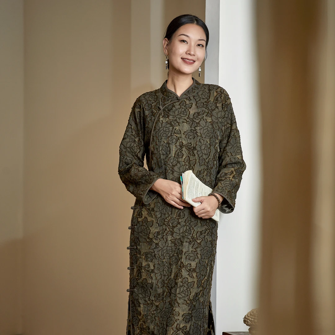 布小匠原创设计脏染剪花立领改良旗袍女2025新款新中式秋季连衣裙