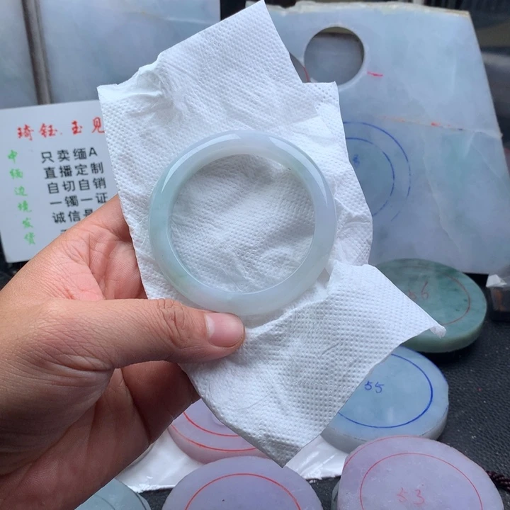 翡翠未镶嵌手镯（圆镯）有纹裂54正圈手镯