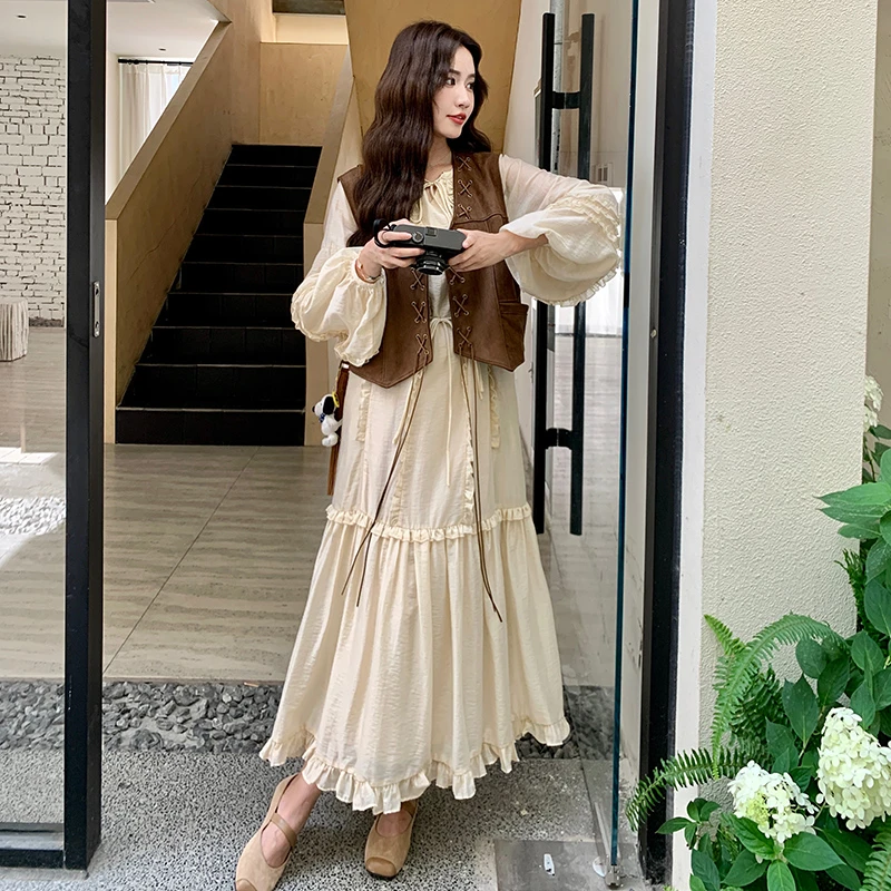 白色连衣裙套装女秋季2025川西云南新疆旅游穿搭美拉德马甲裙子