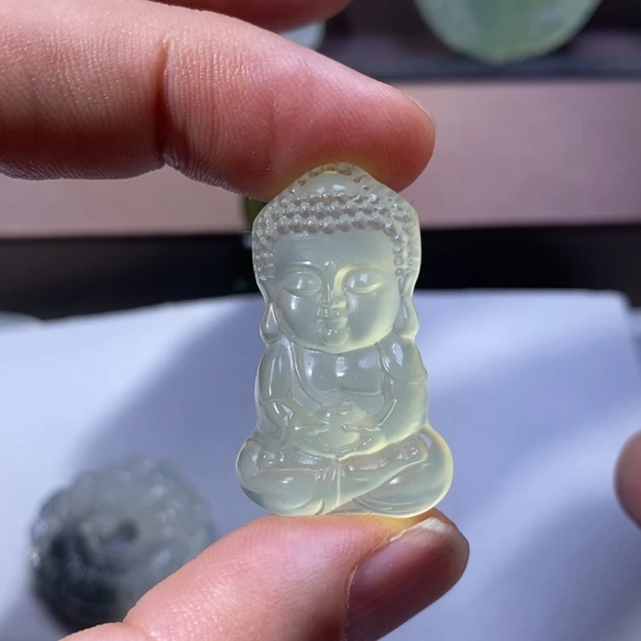 岫玉未镶嵌颈饰吊坠