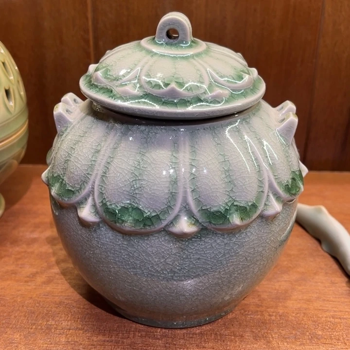 微瑕南朝百极碎茶叶罐