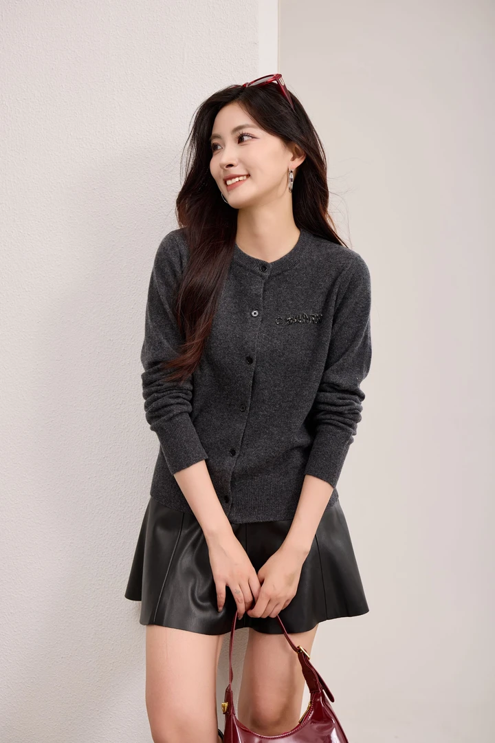 字母针织针织衫纯色圆领秋冬开衫款毛衫毛针织衫气质