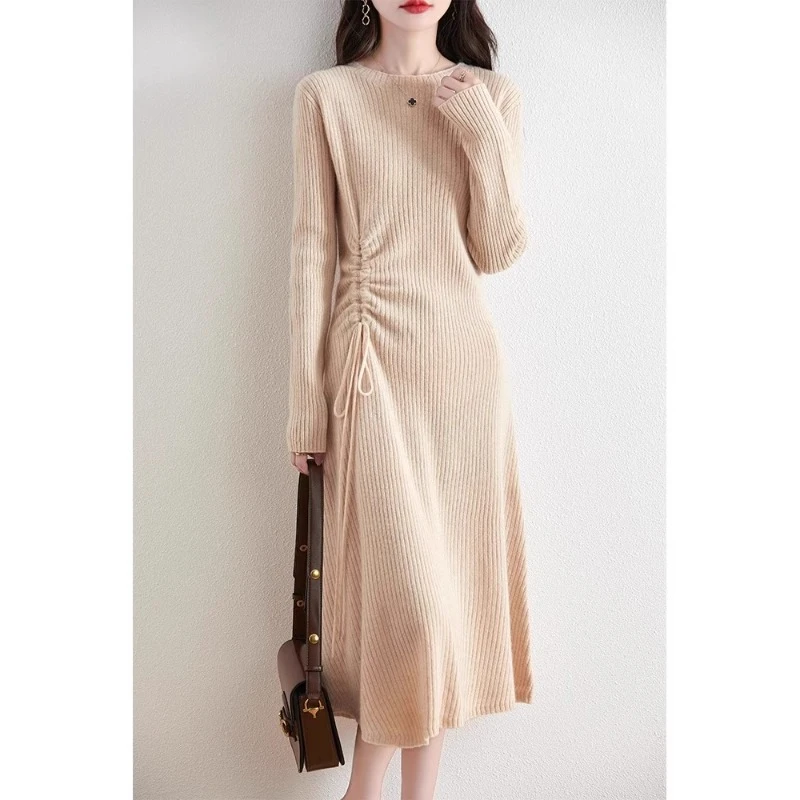 2025秋冬新款圆领百搭长袖连衣裙女收腰显瘦抽绳褶皱针织长裙子