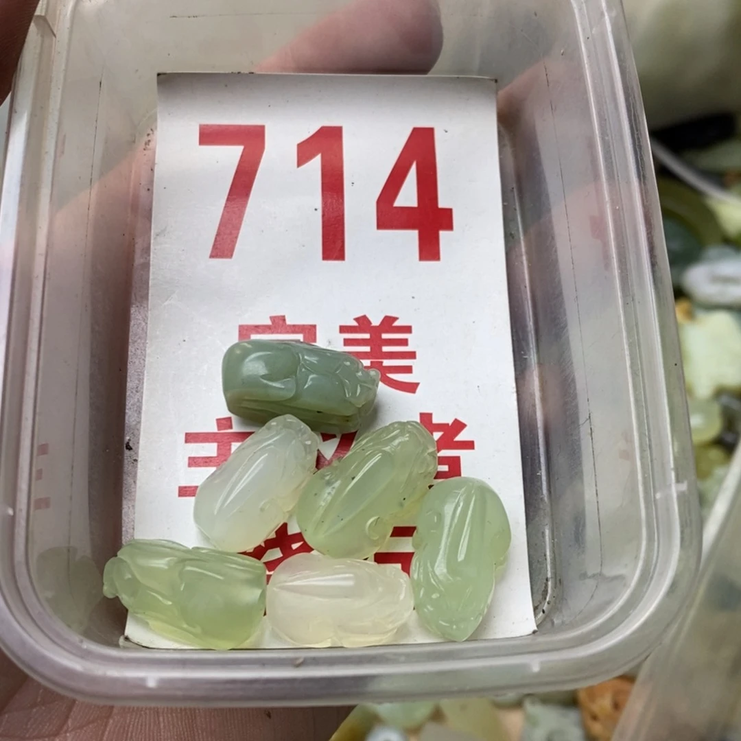 蛇纹石玉挂坠未镶嵌