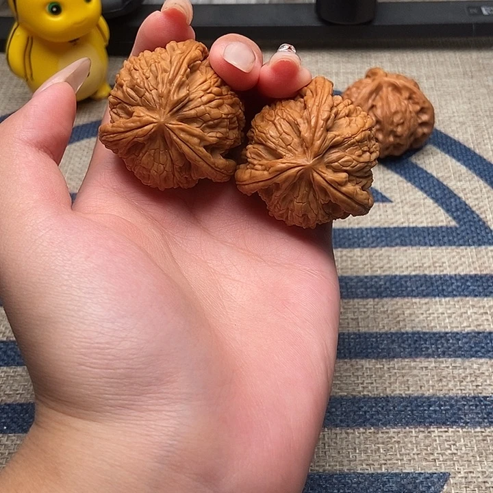 文玩核桃吊坠洋*白狮子正奔