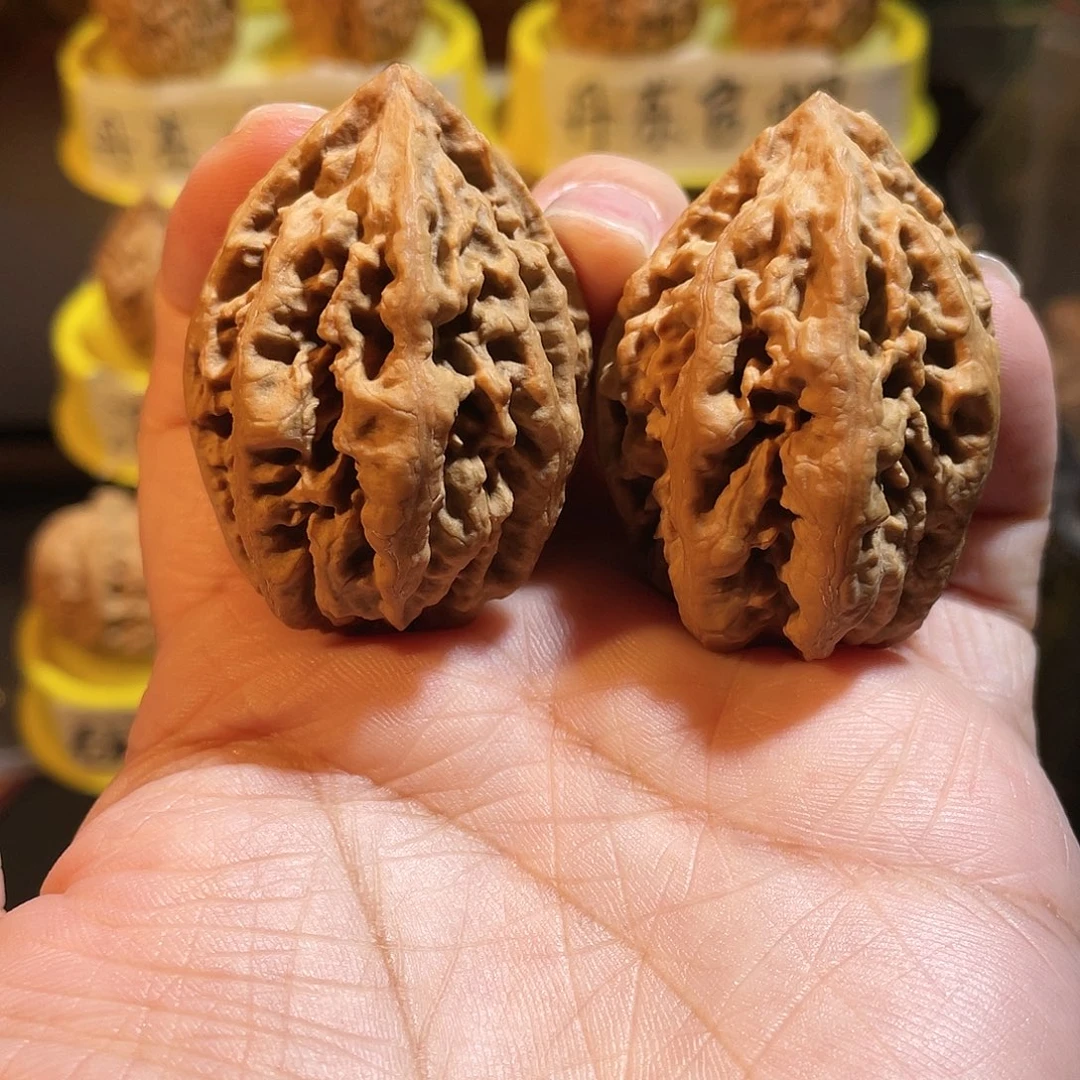 吊坠文玩核桃滚龙纹