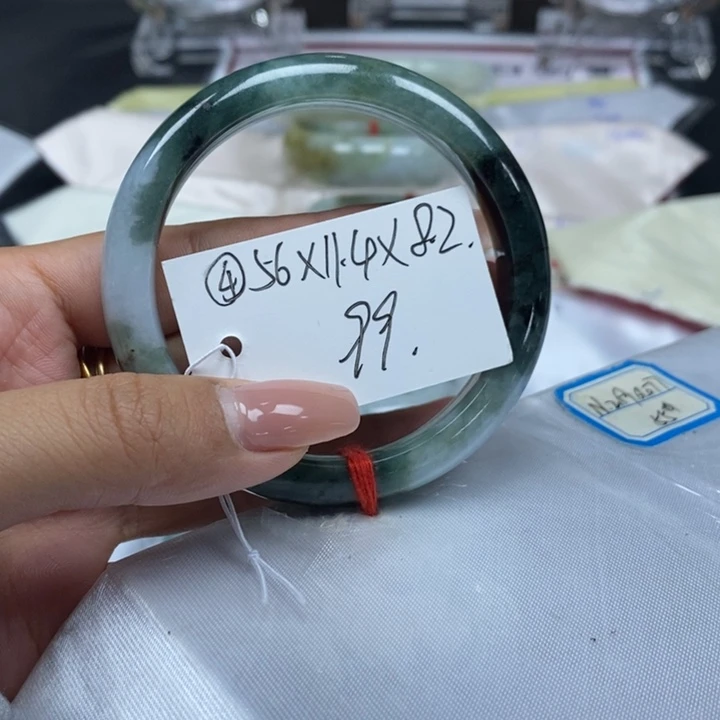 未镶嵌手镯（圆镯）翡翠