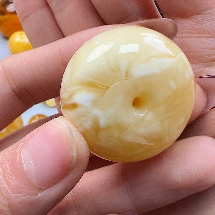 蜜蜡未镶嵌珠宝奇石