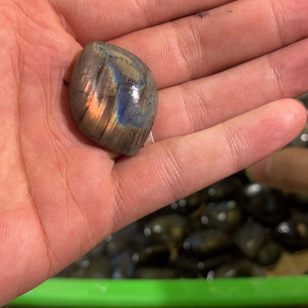 拉长石吊坠未镶嵌数****?