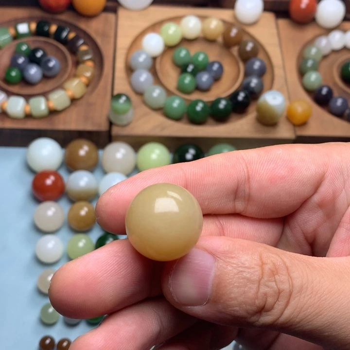 嘉***哥颈饰未镶嵌和田玉卡20蜜糖