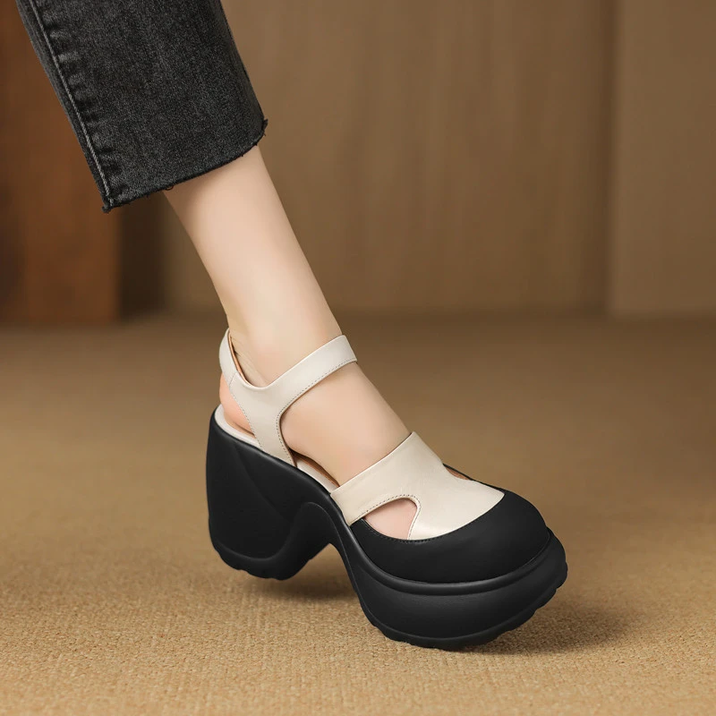 10cm坡跟包头凉鞋女小香风拼色厚底百搭真皮一字扣带防水台高跟鞋
