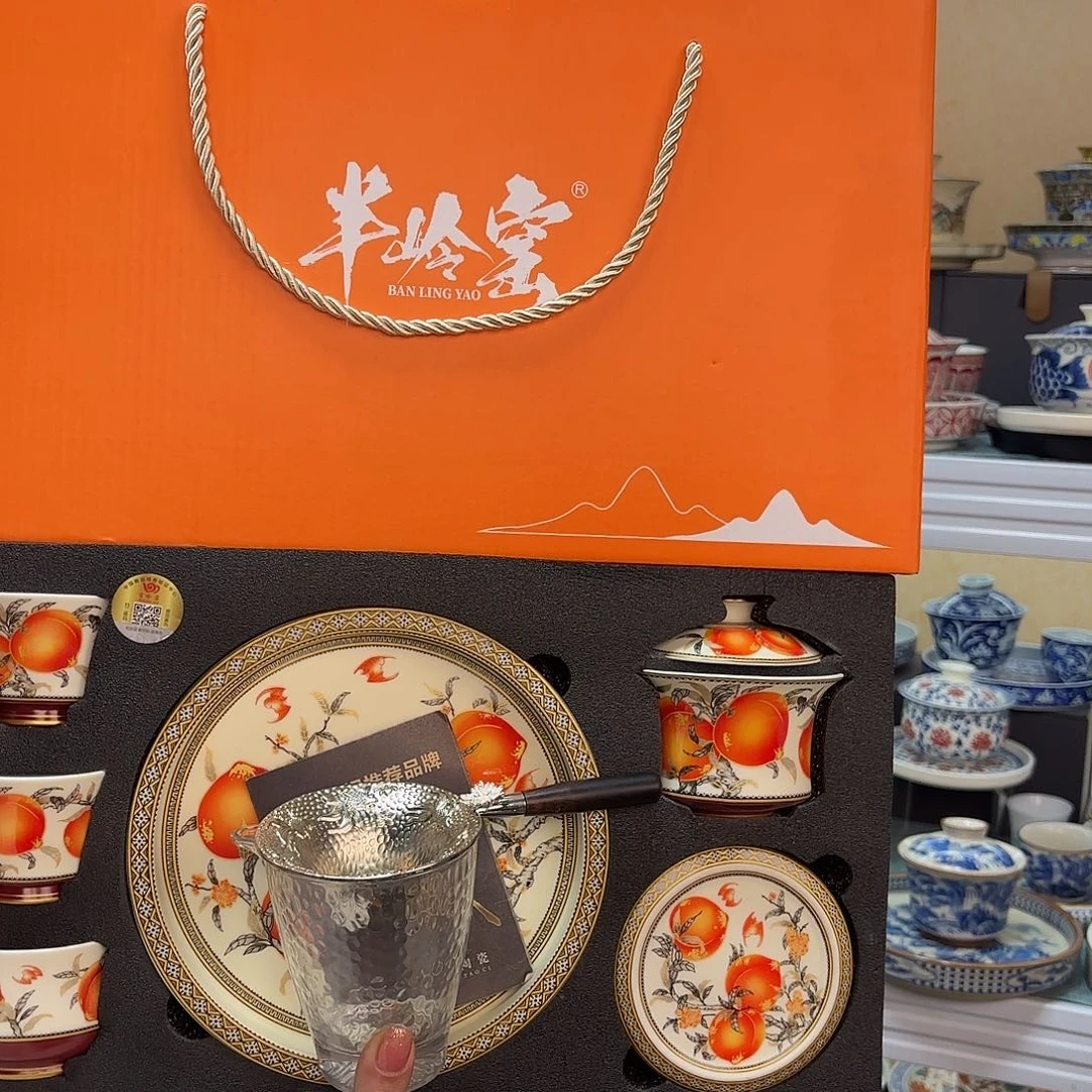 盖碗里的水煮开了