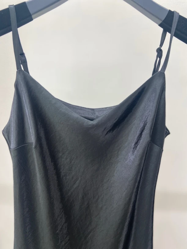 夏季新款纯色吊带连衣裙高级黑缎面款式