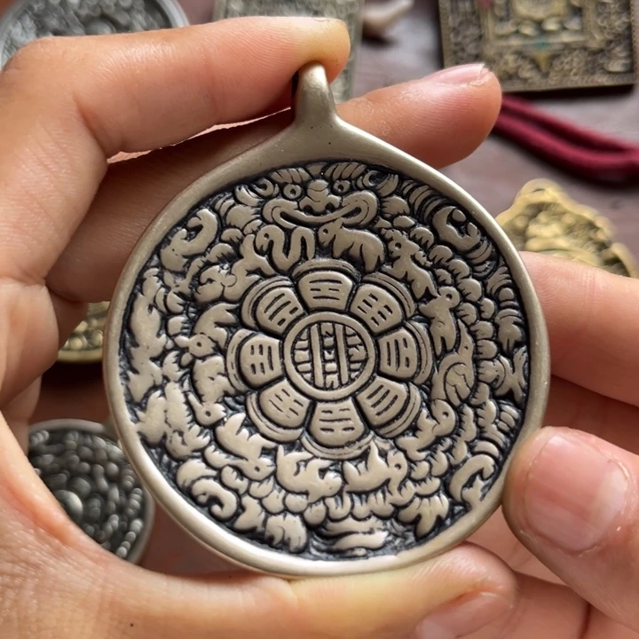 颈饰琉璃喜欢的朋友