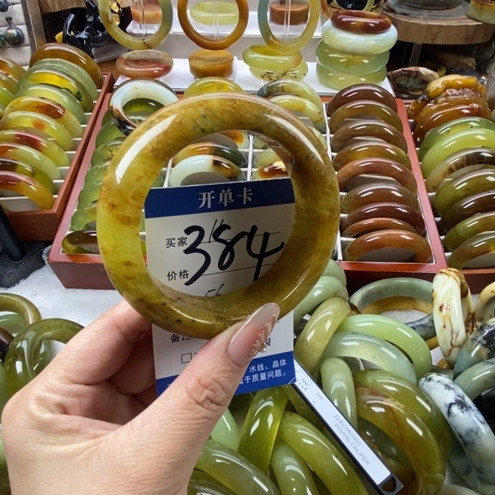 蛇纹石玉未镶嵌手镯62.5（瑕）无售后