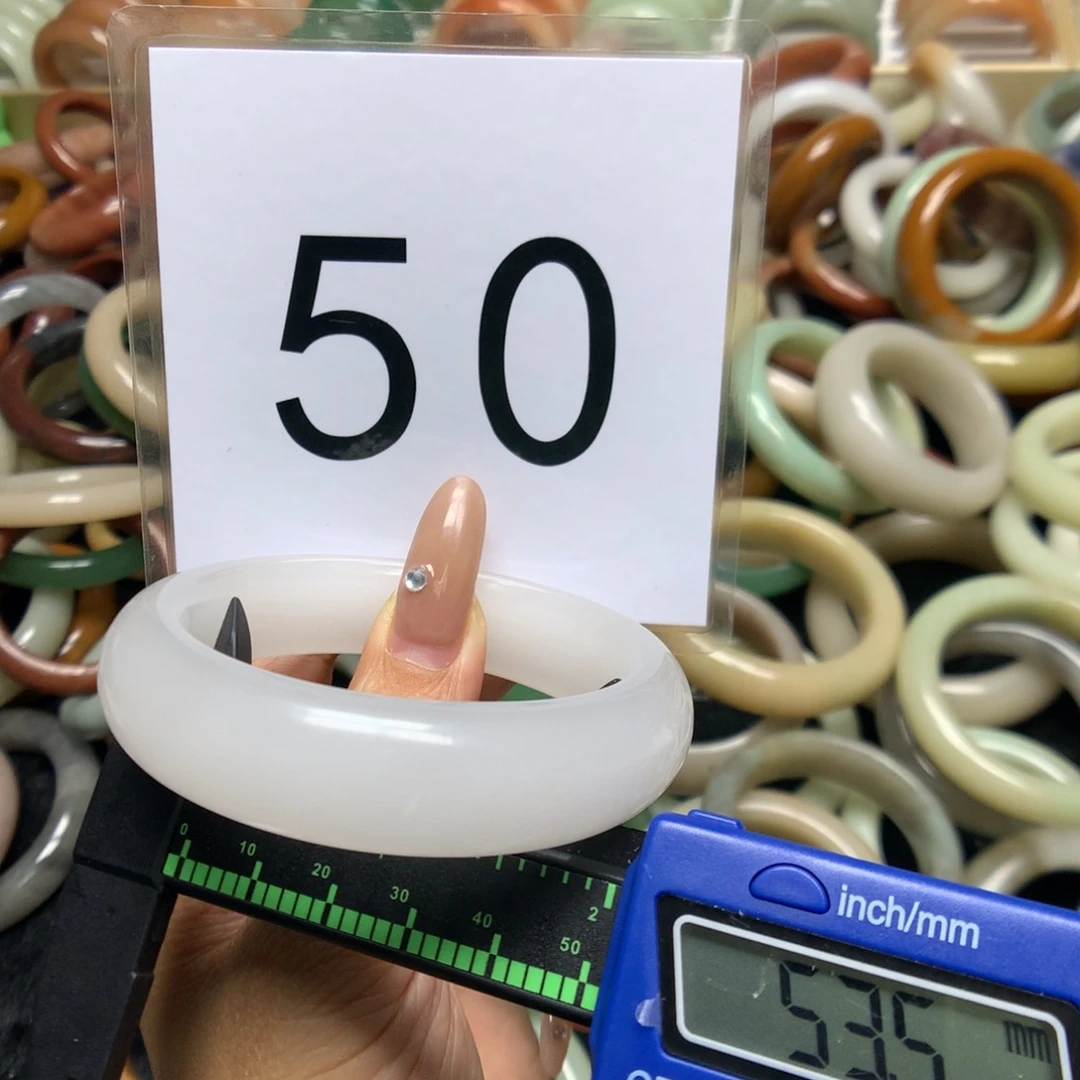 石英岩玉手镯未镶嵌