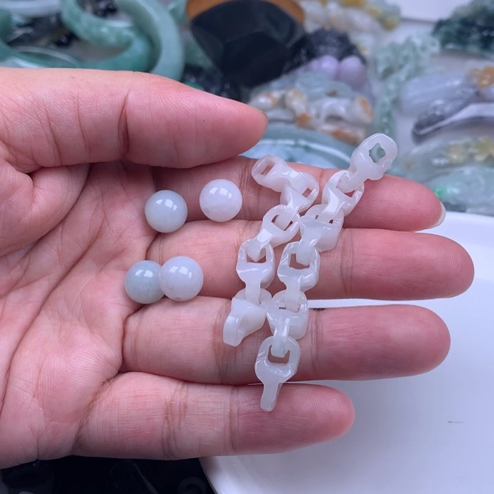 翡翠未镶嵌颈饰舞