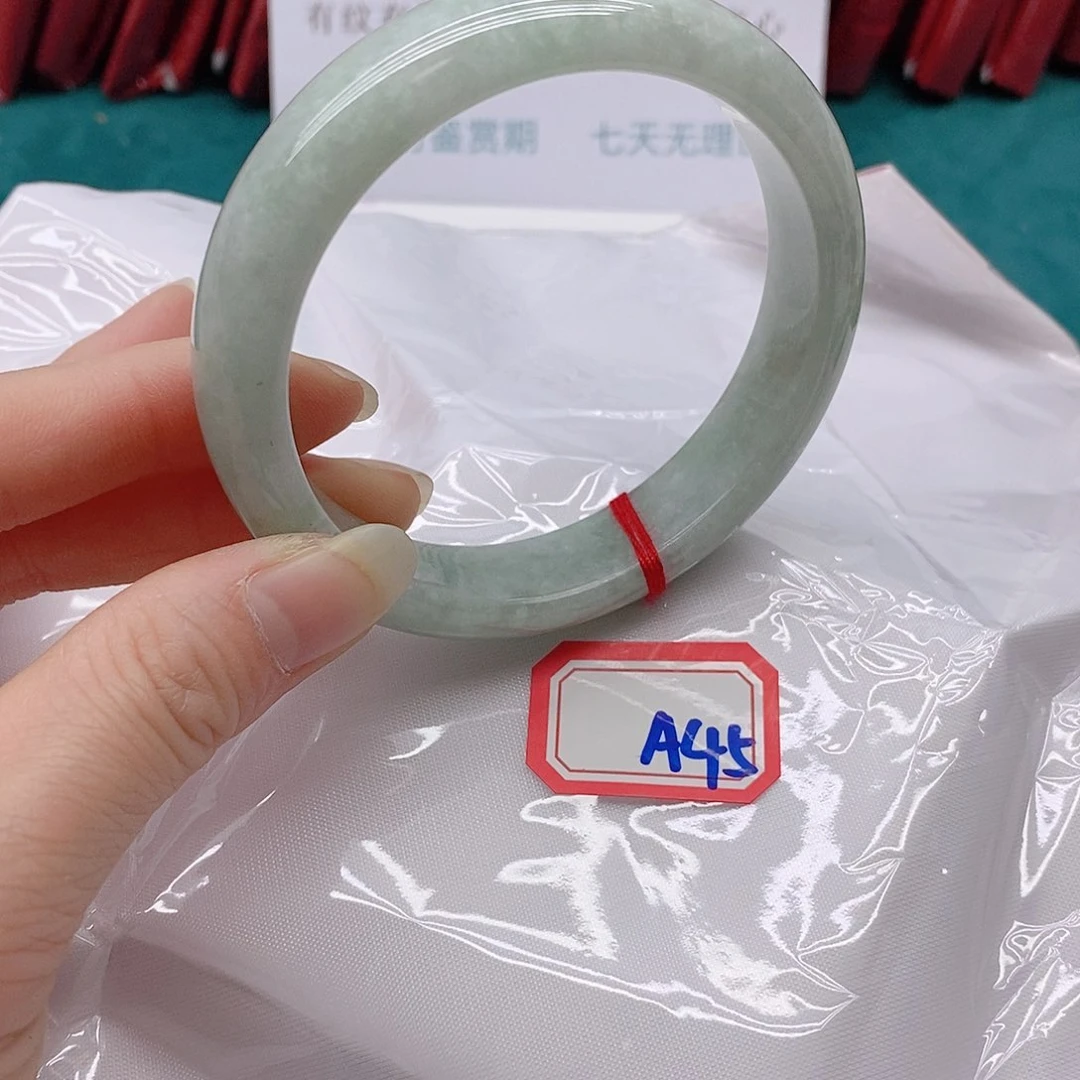 翡翠手镯未镶嵌玲*?A45555555