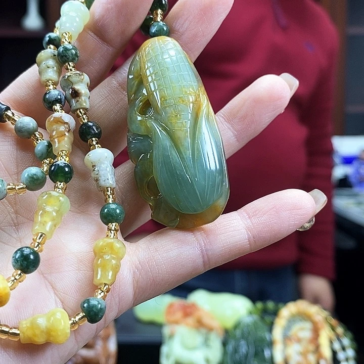 蛇纹石玉吊坠未镶嵌