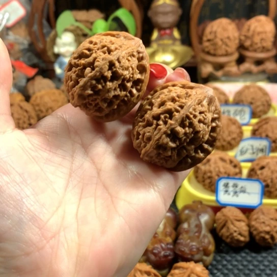 文玩核桃把件石尊