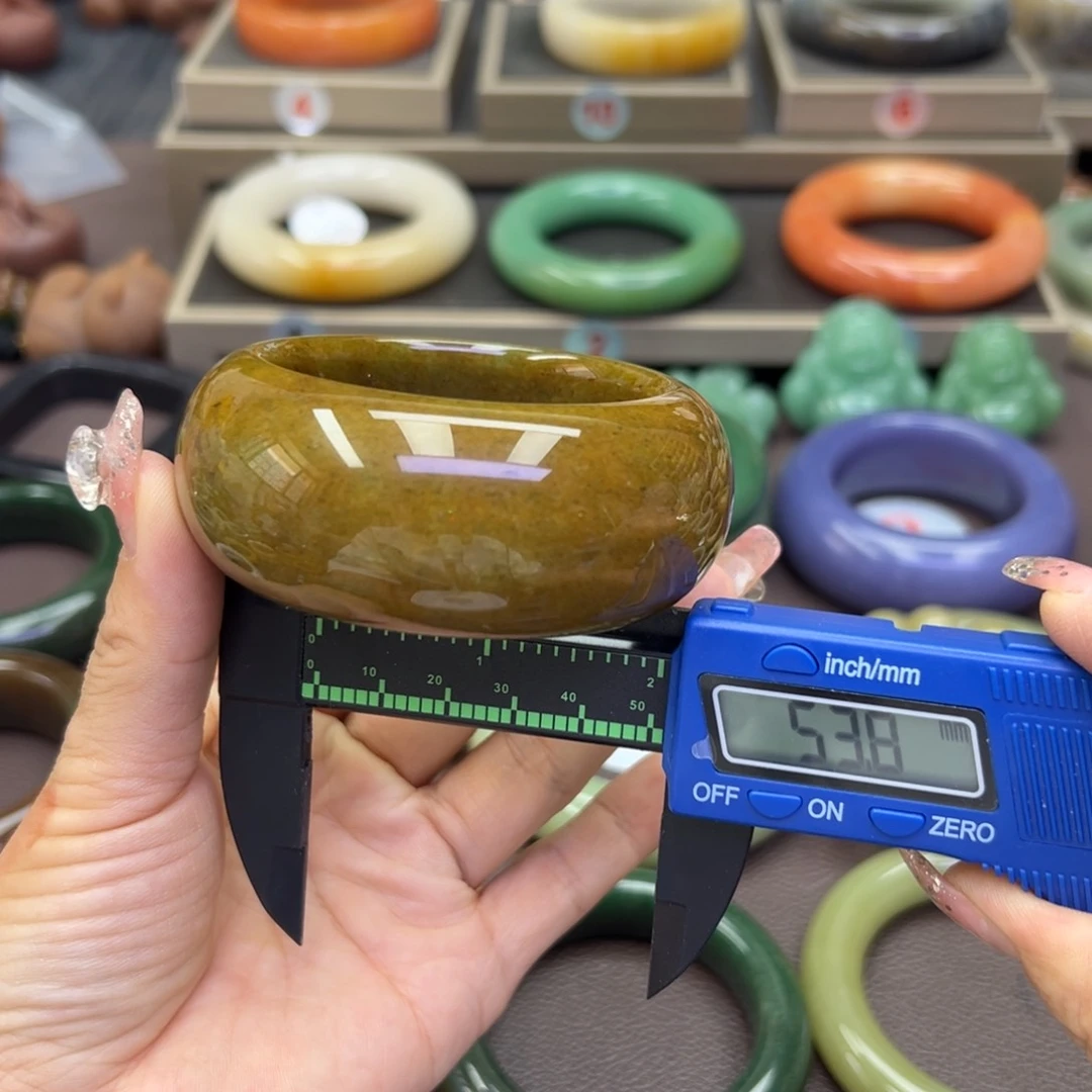 未镶嵌手镯石英岩玉