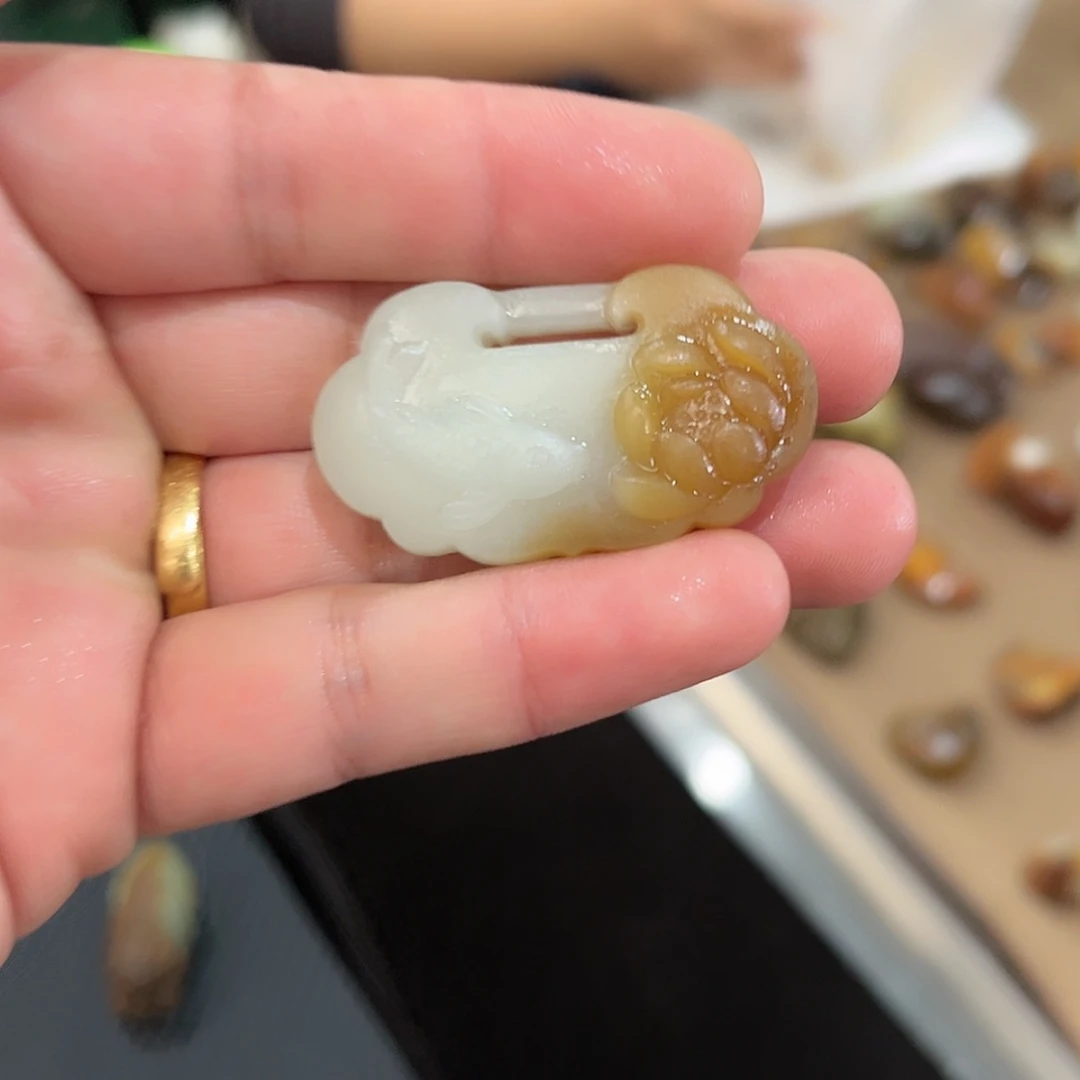 【闪购商品】颈饰未镶嵌和田玉（糖玉）