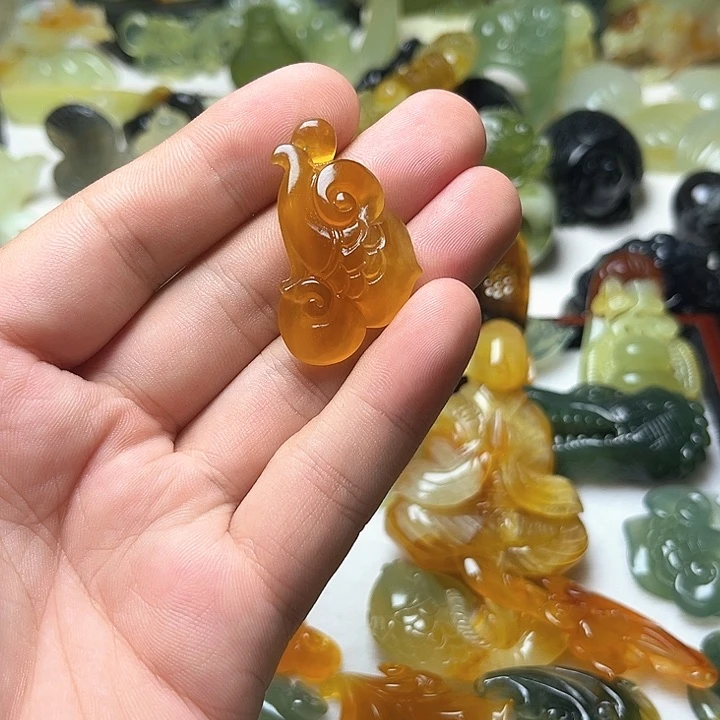 未镶嵌蛇纹石玉颈饰不*海